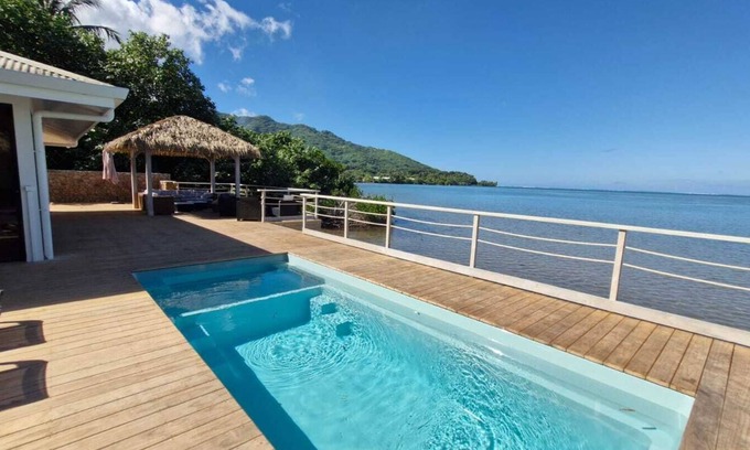 Moorea-Maiao Villa | An unusual haven of peace overlooking the turquoise lagoon of Haapiti in Moorea