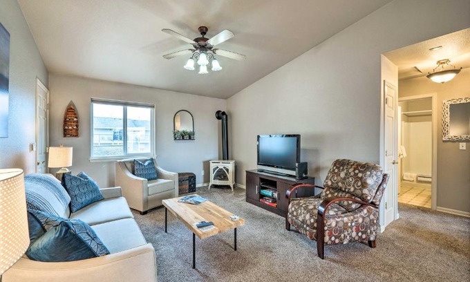 Anacortes Apartment | Anacortes Condo about 1 Mi to Marina and Fidalgo Bay!