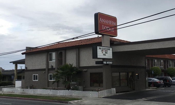Southwest Anaheim Hotel | Anaheim Lodge