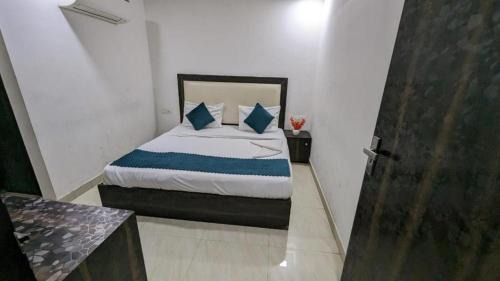 Greater Kailash Hotel | Anand Mukesh Residency