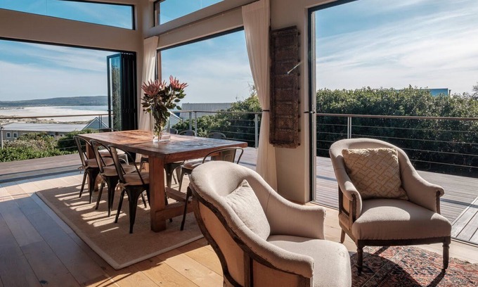 Noordhoek Villa | Anastasis is a place of rejuvenation nestled between oceans and mountains.