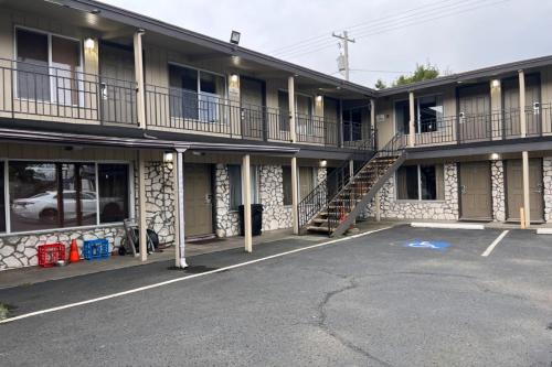 Reedsport Hotel | Anchor Bay Inn near Winchester Bay