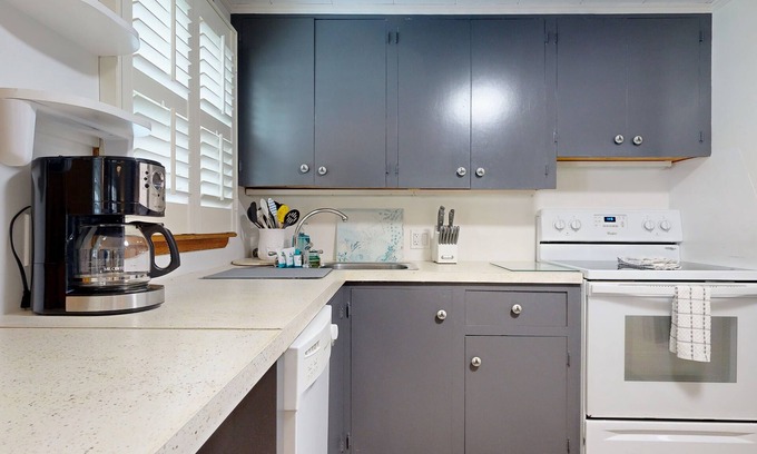 Southern Coast Apartment | Anchor Down Beach Cottage A|Pet Friendly| Bayley Vacation Renrtals