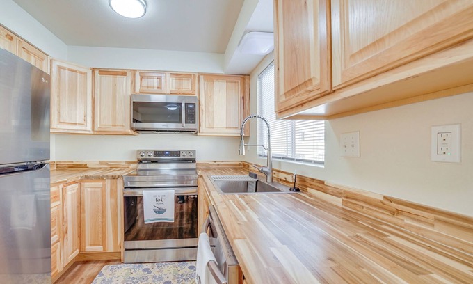 Midtown Anchorage Apartment | Anchorage Apartment Rental w/Mountain Views!