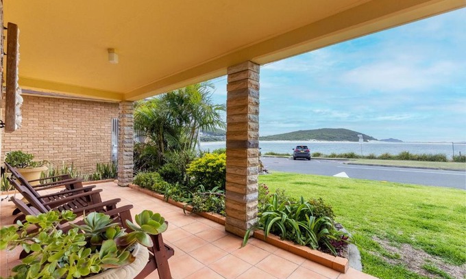 Fingal Bay House | Anchored at Fingal Bay 80 Marine Drive