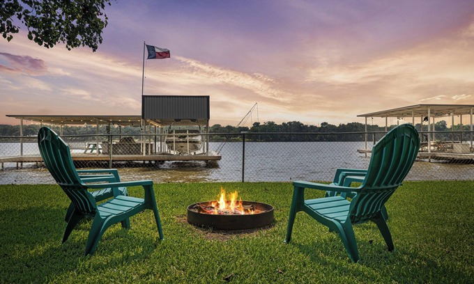 Granbury House | Anchored Away on Lake Granbury - 4 bdms/2 baths - Open Water Home