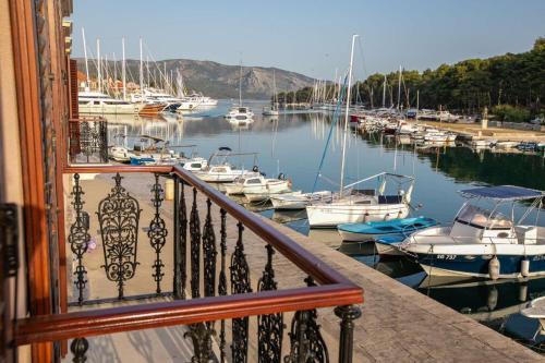 Stari Grad Apartment | Ancora Faros