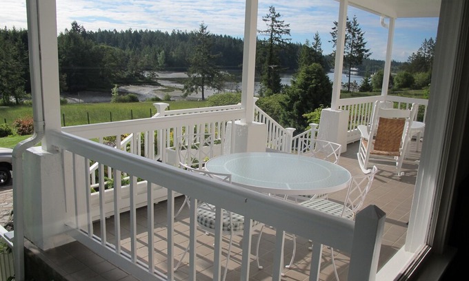 Anderson Island House | Anderson Island Farm & Gardens (formerly known as Anderson House at Oro Bay)