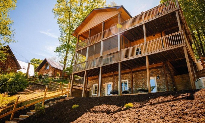 Ingles House | Andrew's Lake House
