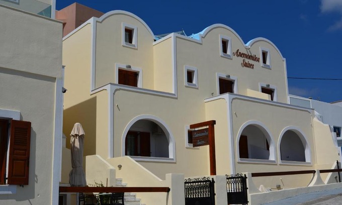 Fira Apartment | Anemomilos Suites