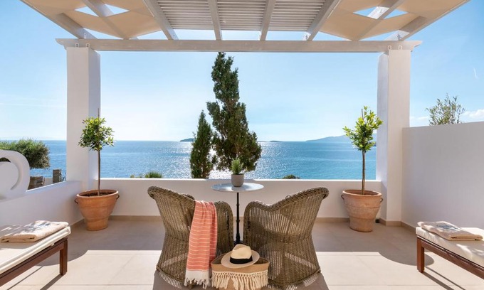 Batsi Hotel | Aneroussa Beach Hotel