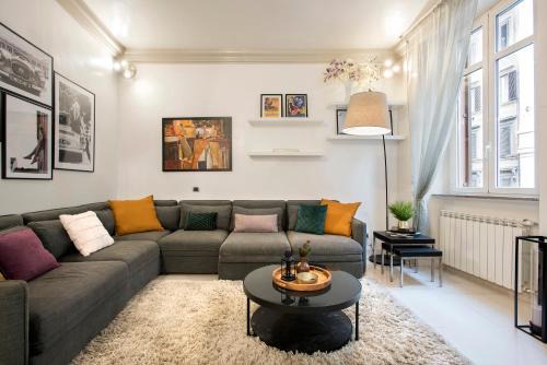 Rione III Colonna Apartment | Angelique Boutique