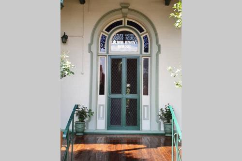 Forbes Apartment | Anglesey House Iconic Forbes CBD Heritage Home