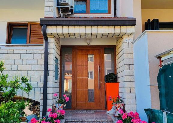 Murine House | Ani Apartments