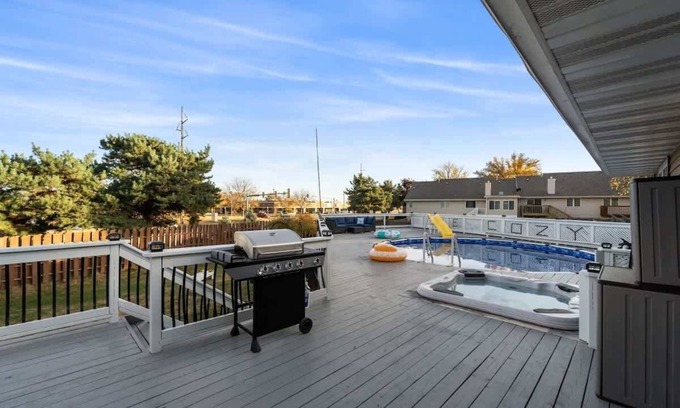 Ankeny House | Ankeny Stay | Wtr Slide | Huge Yard | Space | I-35