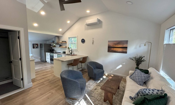 Sterling Forest House | Ann Creek: Charming 2 BR fully renovated house at Greenwood Lake. Dog friendly.