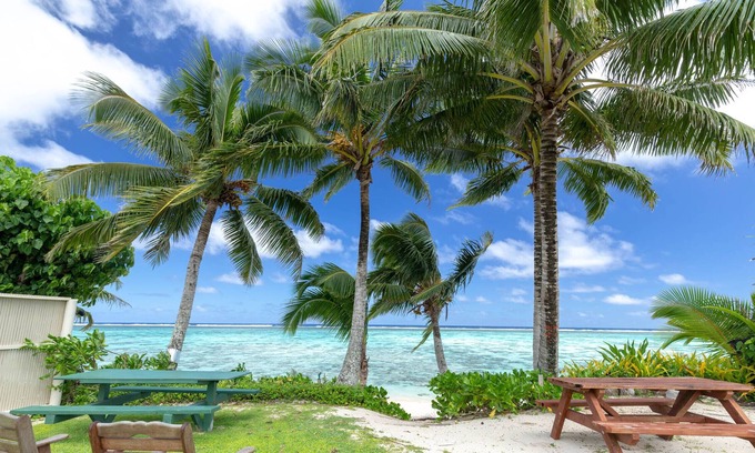 Tapere of Vaimaanga House | Ann's Beach House - right on the best beach!