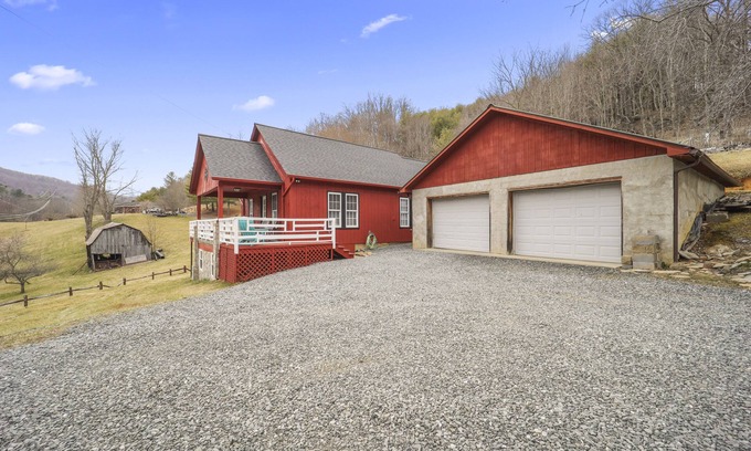 Warrensville Ski Chalet | Ann's Mountain Retreat, Chalet 8 mins the West Jefferson