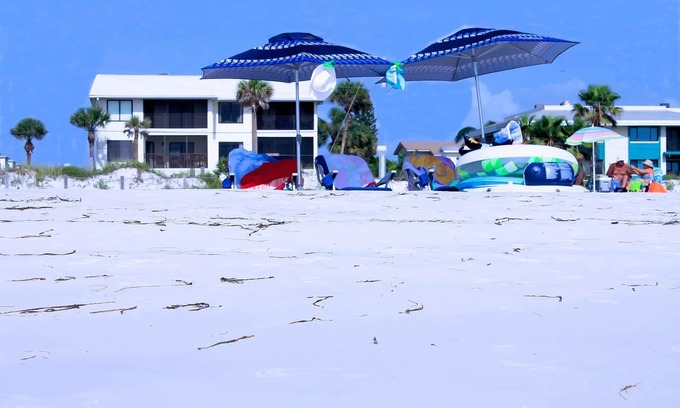 Bradenton Beach Condo | Anna Maria Island Beach Sands 101-Private Beach Access-Heated Pool-Free Wi-Fi
