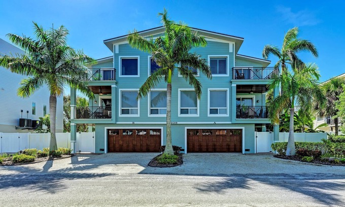 Bradenton Beach House | Anna Maria Island Beach Palace