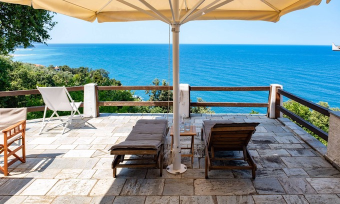 Zagora-Mouresi Villa | Anna’s Horizon in Damouchari Villa with private access to the sea