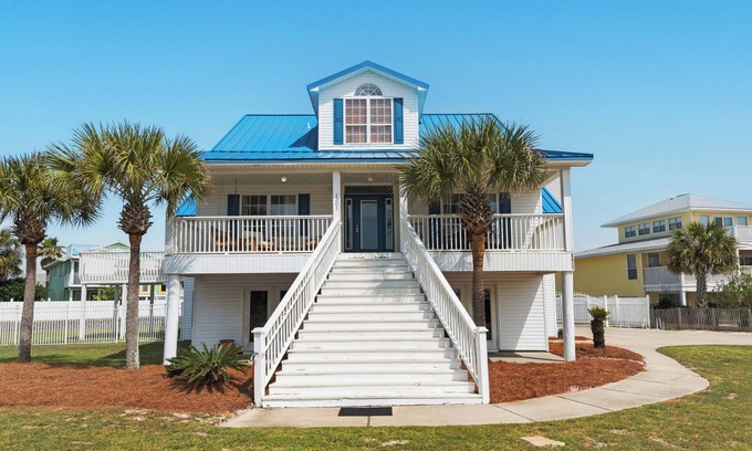 Villa Segunda House | Anne’s Island Girl 🌊 Gulf View Home w/Private Pool | Tiki Bar | Pet Friendly