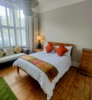 Charlton Apartment | Annette's Place, Greenwich Garden Apartment, London
