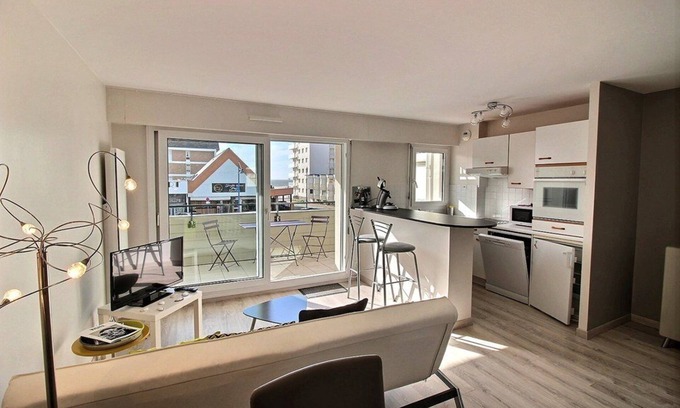Hardelot-Plage Apartment | Annonce Professionnelle. Appartement 2 Chambres Avec Balcon Petite vue Mer, à 50m de la Plage,.