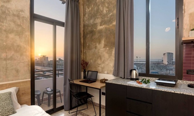 Gemmayzeh Apartment | Anoor 202 · Anoor Studio in Gemmayze W/Balcony & 24/7 Power
