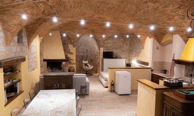 Spello Apartment | another brick in the vault
