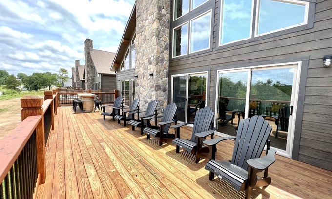Lampe Cabin | Antelope Lodge ADA Lake View w/Pickleball Court!