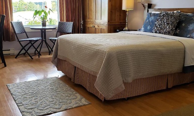 Antigonish House | Antigonish Evergreen Inn