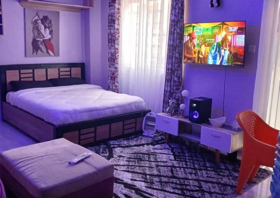 Kasarani Bed & Breakfast | Antique Budget Studio