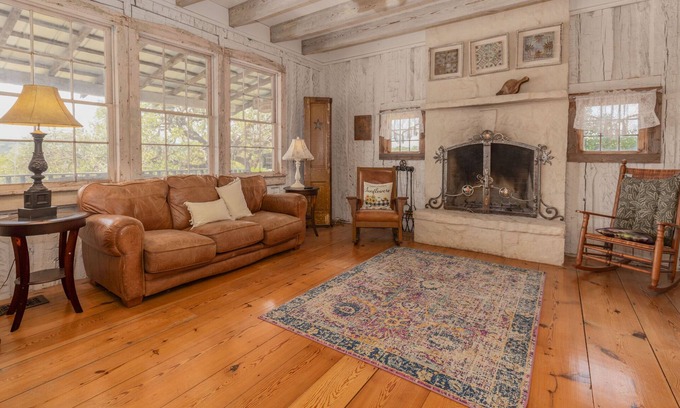 Ingram Other | Antique log home, built in 1852 in St. Geneviève, MO