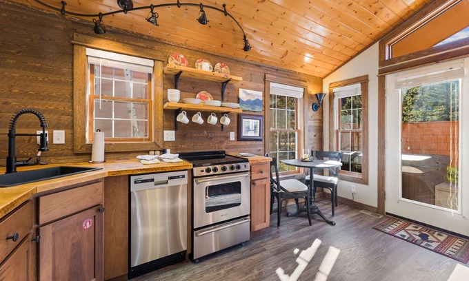 Fall River Estates Condo | Antlers Pointe 08 (HT)