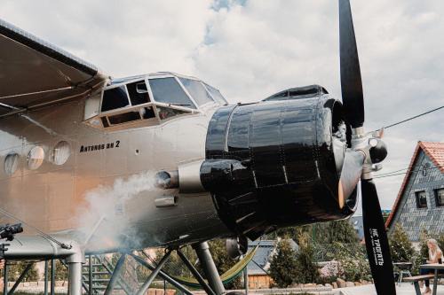 Altendorf Boat Rental | Antonov im Garten – Flugzeug-Ferienwohnung