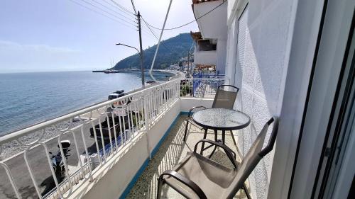 Livadi Apartment | Antonys Apartment Sea View II (1st floor)