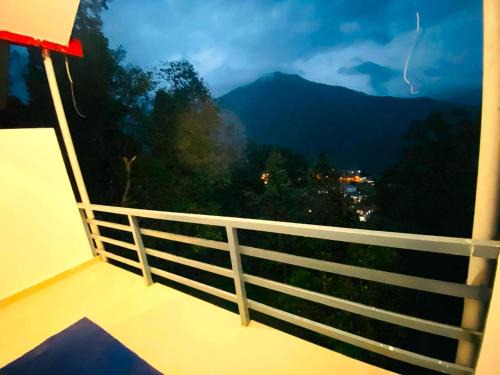 Mallital Hotel | Anvi Retreat Scenic Mountain View Hotel & Resort, Nainital