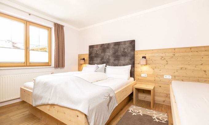 Ramsau im Zillertal Apartment | Apart Heim - sunny balcony - next to ski and hiking bus and the Zillertalbahn