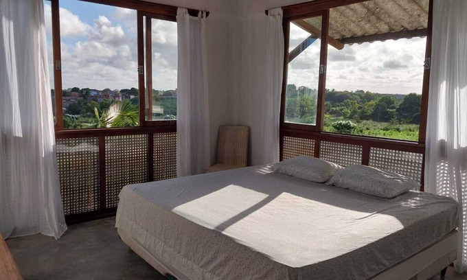 Barra de Santo Antonio Apartment | Apartamento arejado na Ecofazenda Caúna, com vista para o mar da Ilha da Croa