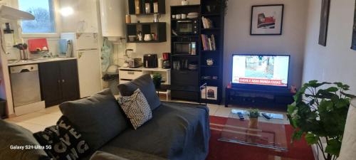 Audun-le-Tiche Apartment | Apartamento bem eluminado e vista