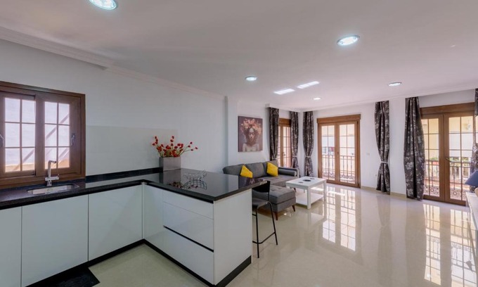 Nerja City Centre Apartment | Apartamento Céntrico Sibarys - 2 dormitorios- Calle Pintada