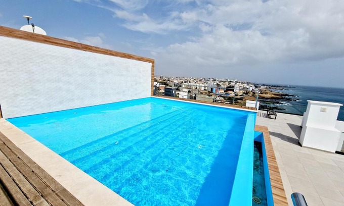 Praia Apartment | Apartamento encantador com piscina e vista mar