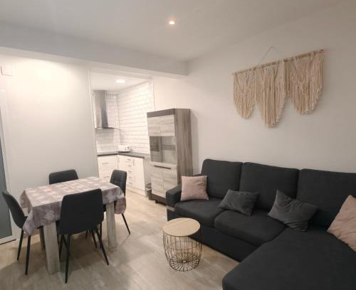 La Pineda Apartment | APARTAMENTO FAMILIAR a 100 mts de la Playa Reformado 2025 con WIFI