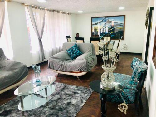 Franklin Tello Apartment | Apartamento Grande para tu comodidad-Large apartment for your comfort