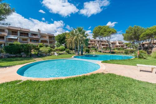 Cala Marcal Apartment | APARTAMENTO "JARDI DEL REI COLAU" con piscinas y vistas al mar, 100m de la playa Cala Marsal