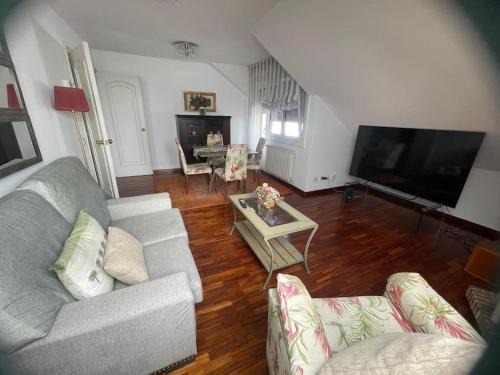 Las Campas y San Claudio Apartment | Apartamento Los Pilares