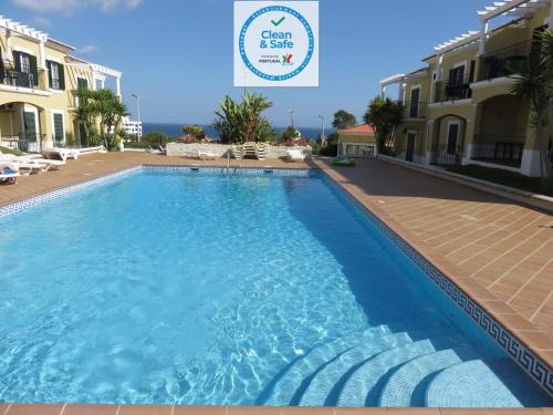 Alporchinhos Apartment | Apartamento T1 com vista mar perto da Praia N.ª Sra. da Rocha