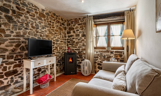 Yerbo House | Apartamentos Rurales Ca Lulón: La Colmena