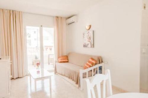 Cala Llonga Apartment | Apartamentos Torres Cardona (Playa)